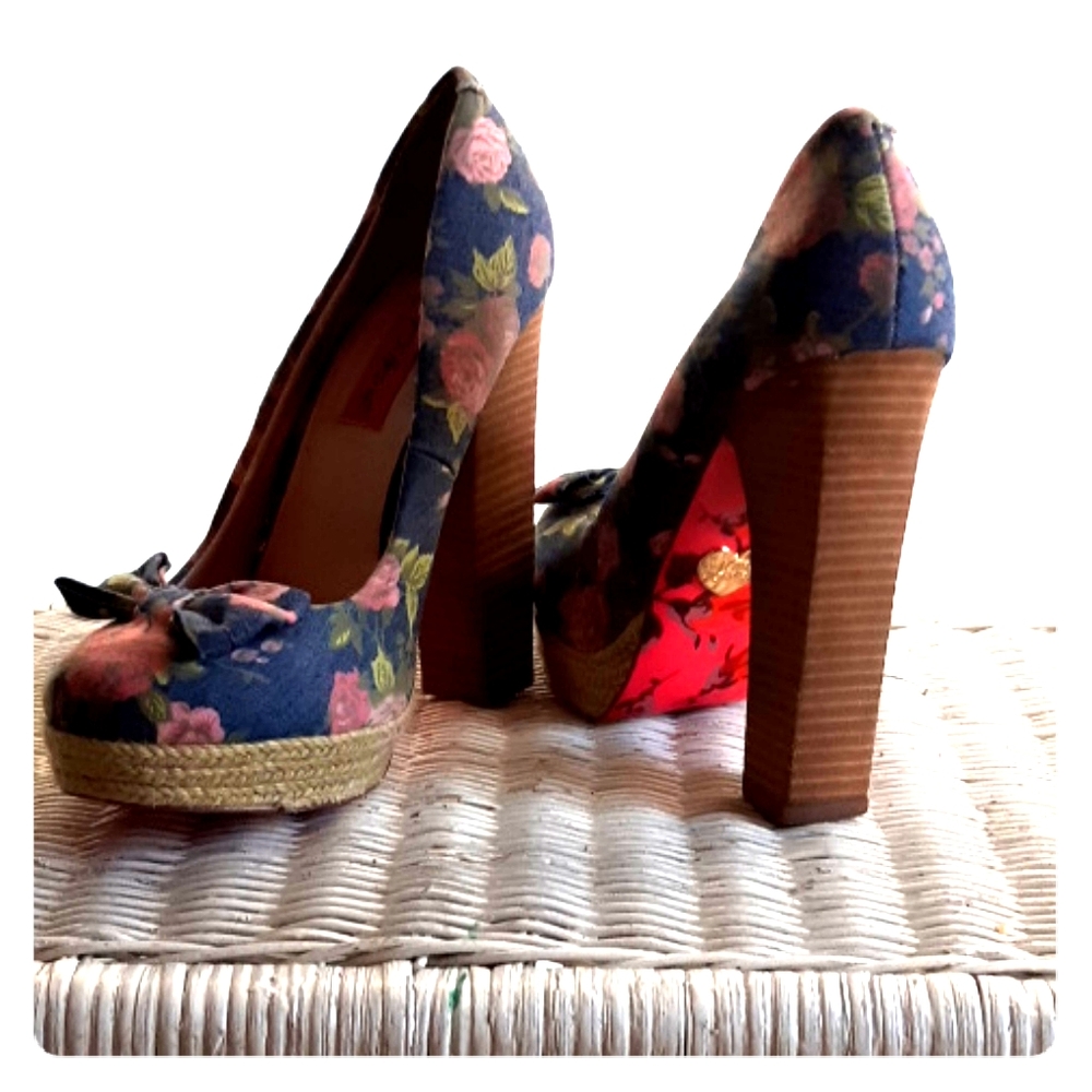 🖤 Betsy Johnson High Heels 🖤